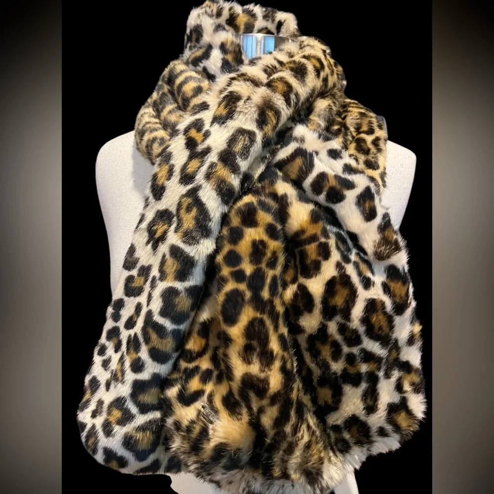 EUC Karl Lagerfeld Paris faux Fur leopard print pull thru wrap neck scarf - Picture 2 of 5